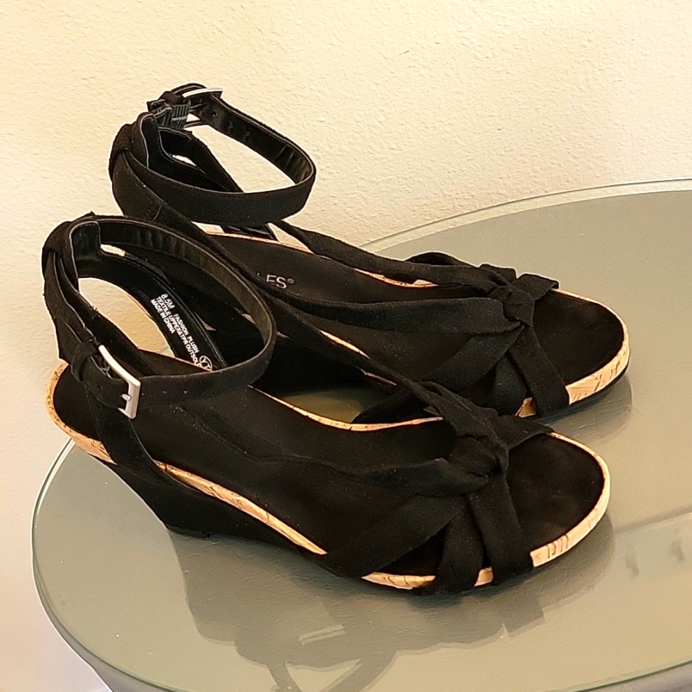 Aerosols Fashion Plush Black Fabric Wedge - Picture 2 of 5